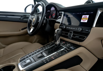 Подержанный автомобиль Porsche Macan 2021 года (29 фото)
