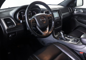 Подержанный автомобиль Jeep Grand Cherokee 2018 года (14 фото)