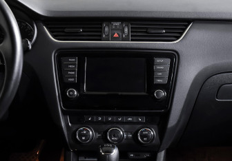 Подержанный автомобиль Skoda Octavia Liftback 2015 года (12 фото)