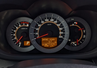 Подержанный автомобиль Toyota RAV4 2012 года (16 фото)