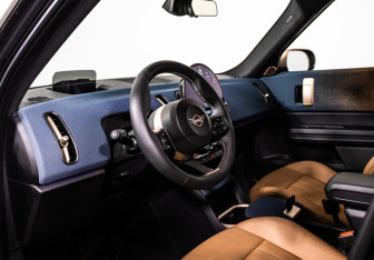 Подержанный автомобиль MINI Countryman 2023 года (11 фото)