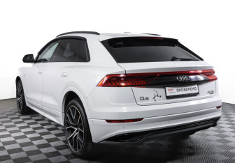 Подержанный автомобиль Audi Q8 2019 года (7 фото)