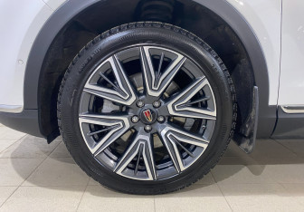 Подержанный автомобиль Hongqi HS5 2023 года (12 фото)