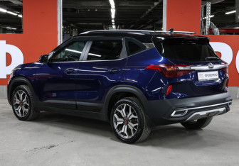 Подержанный автомобиль Kia Seltos 2021 года (7 фото)