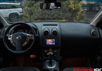Подержанный автомобиль Nissan Qashqai 2012 года (9 фото)