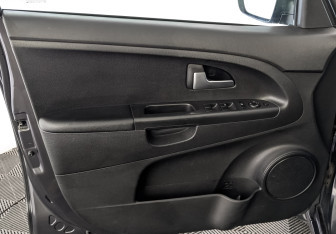 Подержанный автомобиль Kia Venga 2013 года (19 фото)