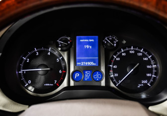 Подержанный автомобиль Lexus GX 2011 года (10 фото)