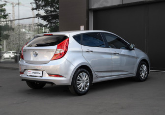 Подержанный автомобиль Hyundai Solaris Hatchback 2015 года (5 фото)