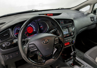 Подержанный автомобиль Kia Ceed Wagon 2014 года (13 фото)