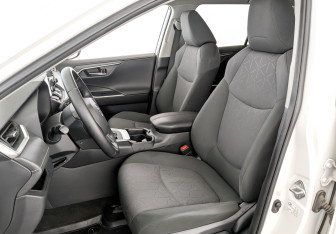 Подержанный автомобиль Toyota RAV4 2019 года (20 фото)