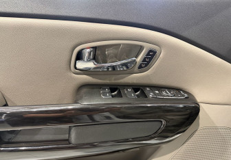 Подержанный автомобиль Kia Carnival 2017 года (29 фото)
