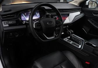 Подержанный автомобиль Omoda S5 2024 года (11 фото)