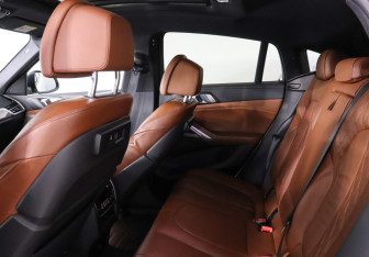 Подержанный автомобиль BMW X6 2022 года (14 фото)