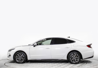 Подержанный автомобиль Hyundai Sonata 2020 года (8 фото)