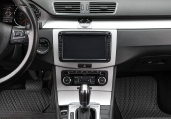 Подержанный автомобиль Volkswagen Passat Sedan 2011 года (15 фото)