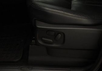 Подержанный автомобиль Land Rover Discovery 2012 года (16 фото)