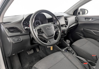 Подержанный автомобиль Hyundai Solaris Sedan 2021 года (16 фото)