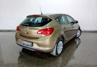 Подержанный автомобиль Opel Astra Hatchback 2014 года (5 фото)