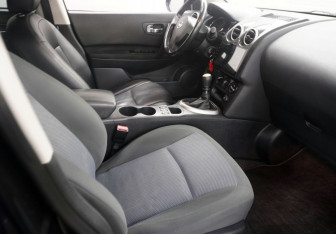Подержанный автомобиль Nissan Qashqai+2 2011 года (11 фото)