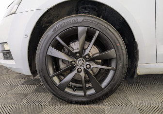 Подержанный автомобиль Skoda Octavia Liftback 2018 года (18 фото)