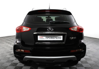 Подержанный автомобиль Infiniti QX50 2016 года (6 фото)