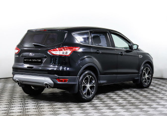Подержанный автомобиль Ford Kuga 2015 года (5 фото)