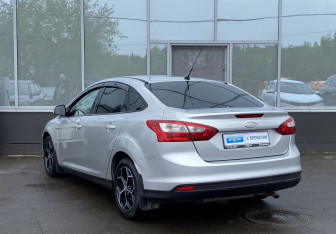Подержанный автомобиль Ford Focus Sedan 2012 года (7 фото)
