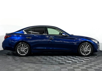 Подержанный автомобиль Infiniti Q50 2018 года (4 фото)