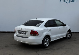 Подержанный автомобиль Volkswagen Polo Sedan 2012 года (8 фото)