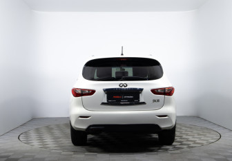 Подержанный автомобиль Infiniti JX 2013 года (6 фото)