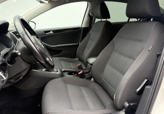 Подержанный автомобиль Volkswagen Jetta Sedan 2013 года (10 фото)