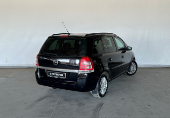 Подержанный автомобиль Opel Zafira Compactvan 2008 года (5 фото)