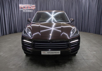 Подержанный автомобиль Porsche Cayenne 2020 года (2 фото)
