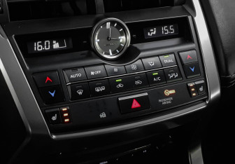 Подержанный автомобиль Lexus NX 2014 года (15 фото)