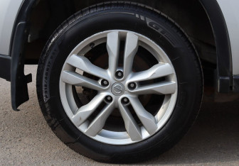 Подержанный автомобиль Nissan X-Trail 2012 года (9 фото)