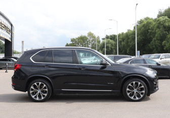 Подержанный автомобиль BMW X5 2013 года (4 фото)
