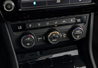 Подержанный автомобиль Skoda Superb Liftback 2016 года (21 фото)