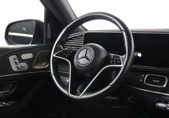 Подержанный автомобиль Mercedes-Benz GLE 2025 года (15 фото)