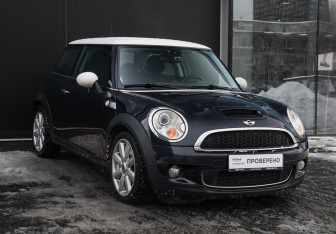 Подержанный автомобиль MINI Hatch 2008 года (3 фото)