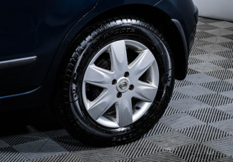 Подержанный автомобиль Nissan Note 2011 года (15 фото)