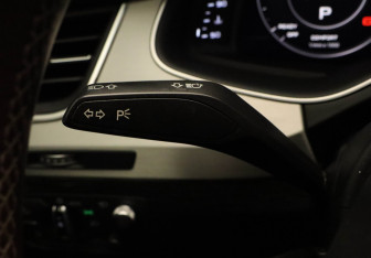 Подержанный автомобиль Audi Q7 2016 года (13 фото)