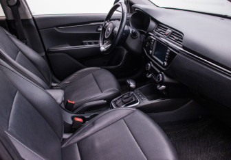 Подержанный автомобиль Kia Rio Sedan 2018 года (9 фото)