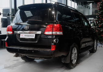 Подержанный автомобиль Toyota Land Cruiser Suv 2009 года (4 фото)