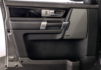 Подержанный автомобиль Land Rover Discovery 2016 года (19 фото)