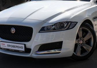 Подержанный автомобиль Jaguar XF Sedan 2018 года (26 фото)