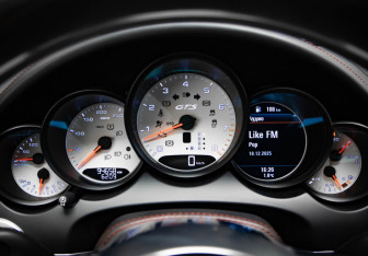 Подержанный автомобиль Porsche Cayenne 2015 года (11 фото)