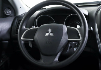 Подержанный автомобиль Mitsubishi ASX 2013 года (12 фото)