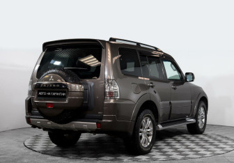 Подержанный автомобиль Mitsubishi Pajero 2012 года (4 фото)