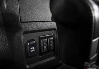 Подержанный автомобиль Mitsubishi Pajero 2013 года (15 фото)