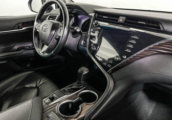 Подержанный автомобиль Toyota Camry Sedan 2018 года (9 фото)